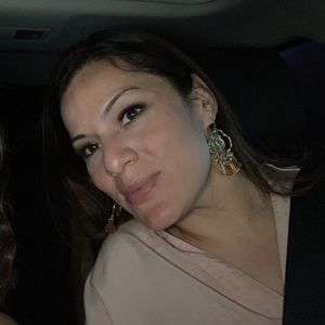 Meet your Posher, Adelina